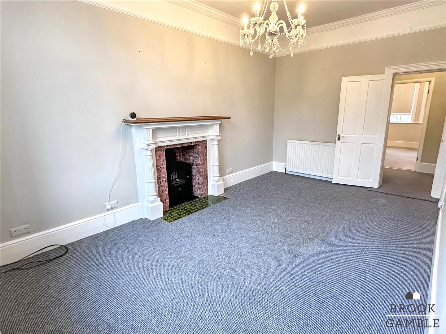 1 Bedroom Flat - Conversion. Hartfield Road in Eastbourne,  2